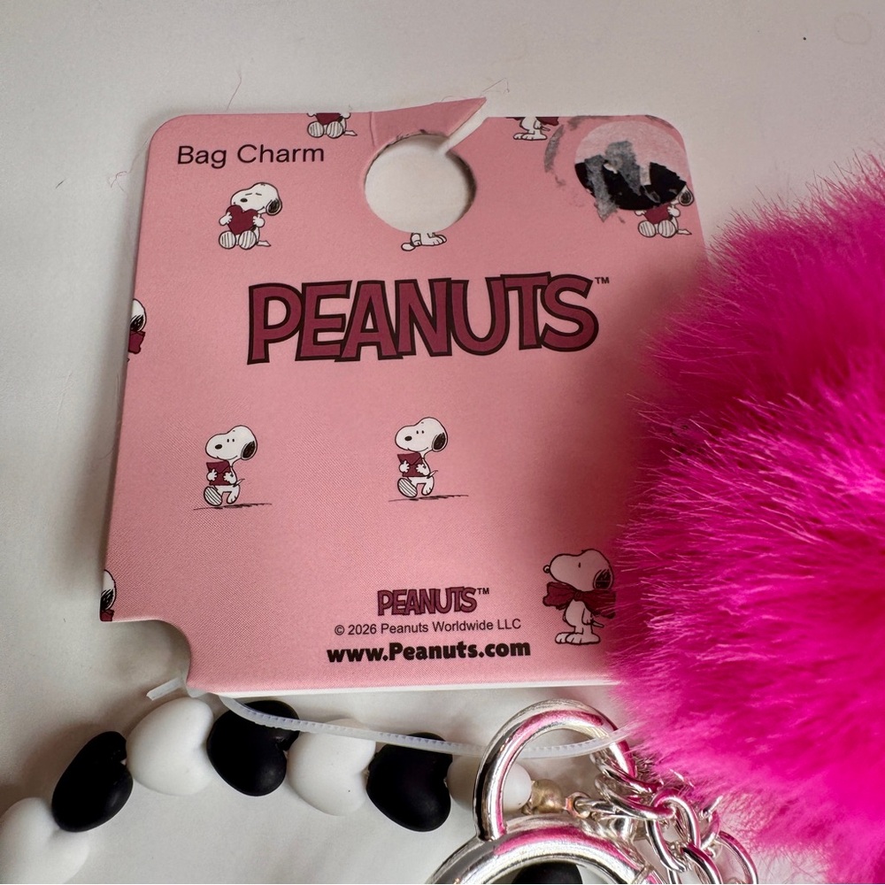 NWT Women's Peanuts Snoopy Bag Charm or Keychain from Primark. - Picture 7 of 11